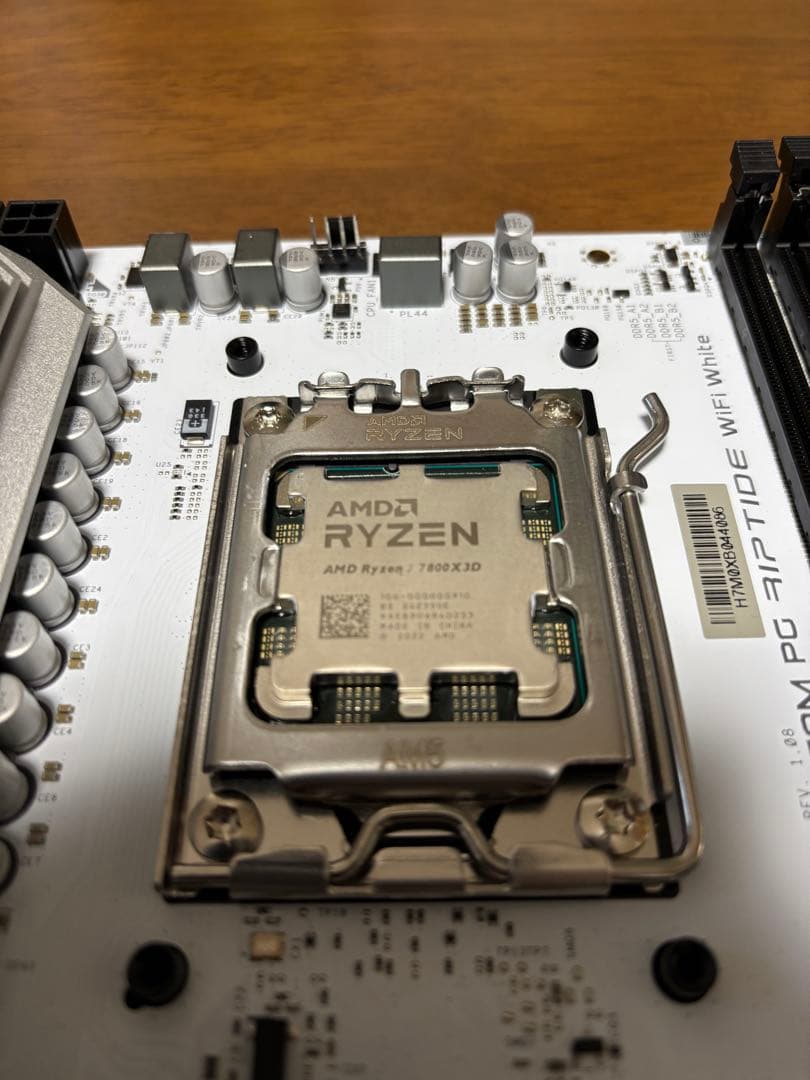 マザーボード B650M PG Riptide WiFi White + 7800x3D