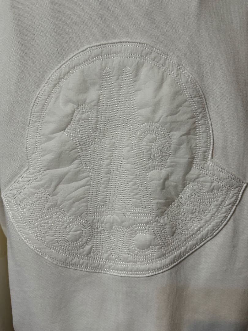 MONCLER フード付きオフホワイトスウェット　正面極小シミ有　sizeS〜M