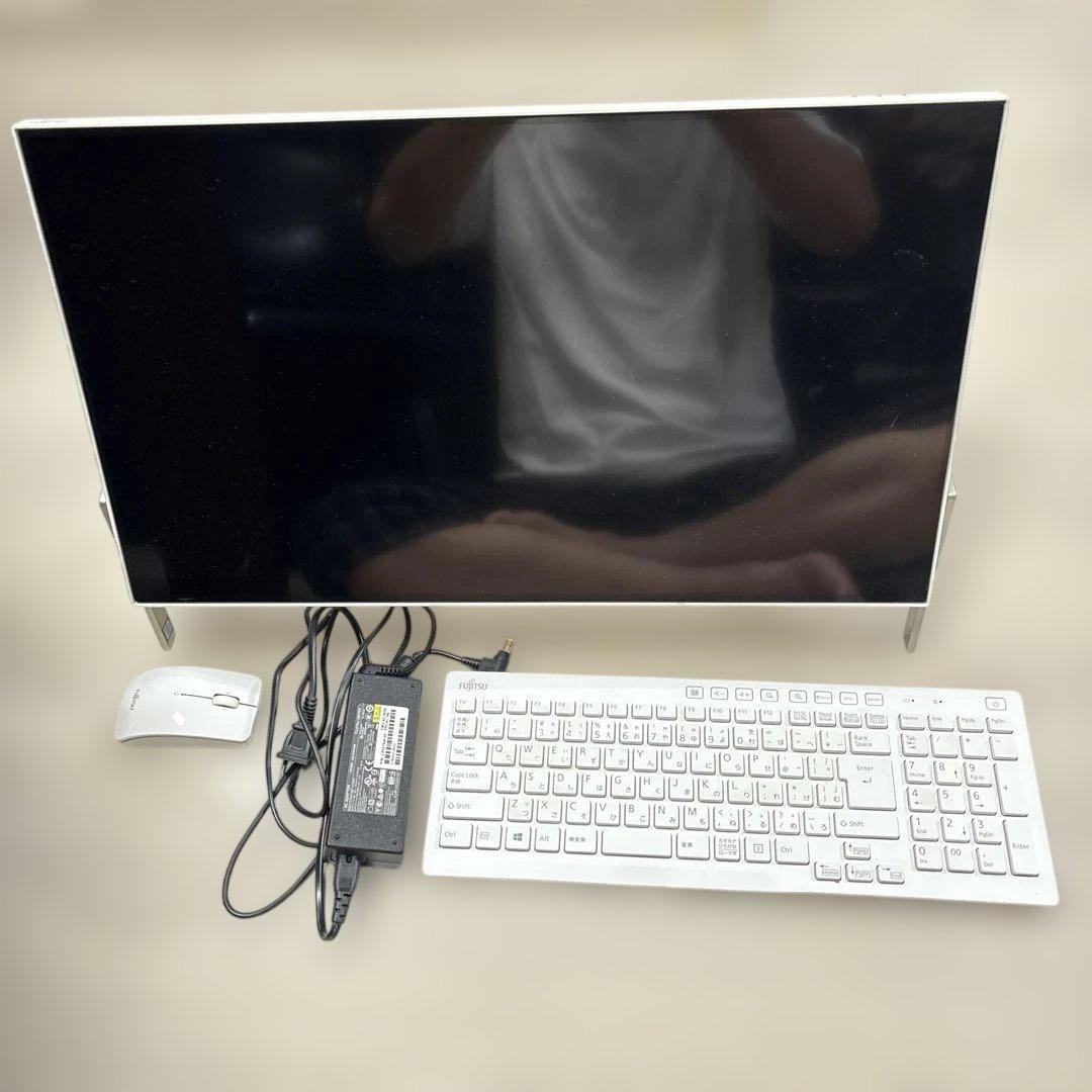 ポッキー　美品　FHVF70B3W データ消去済　回復ドライブUSB付