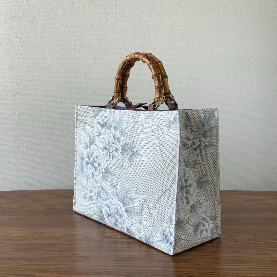 白大島紬 梅に満開の牡丹 リメイク バンブーハンドルバッグ ショッパー風
