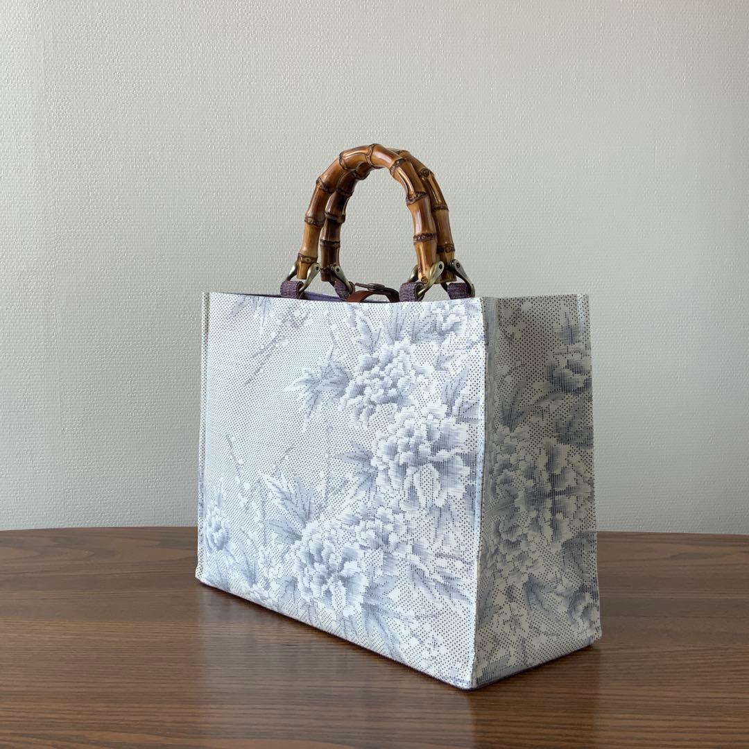 白大島紬 梅に満開の牡丹 リメイク バンブーハンドルバッグ ショッパー風