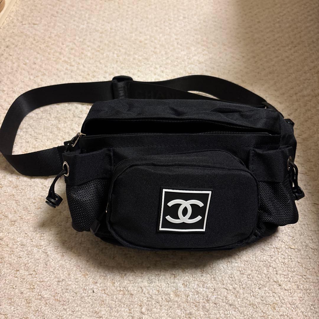 シャネル ノベルティ ボディバッグ 黒