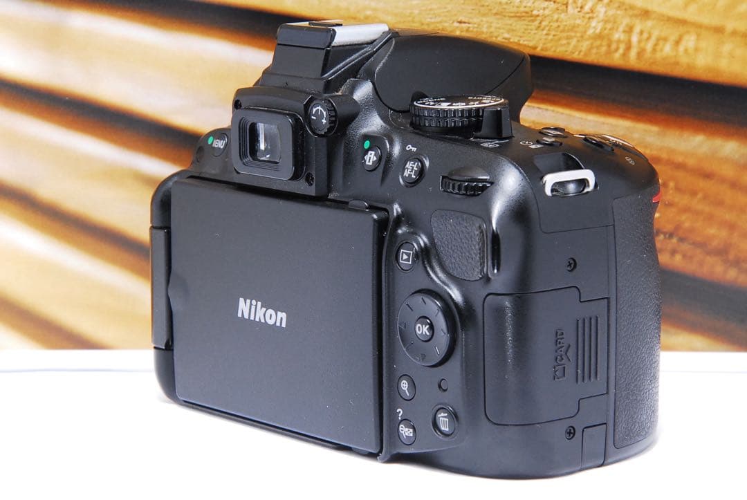 Nikon D5200⭐️スマホに転送♪⭐️初心者用⭐️自撮りラクラク 元箱付き