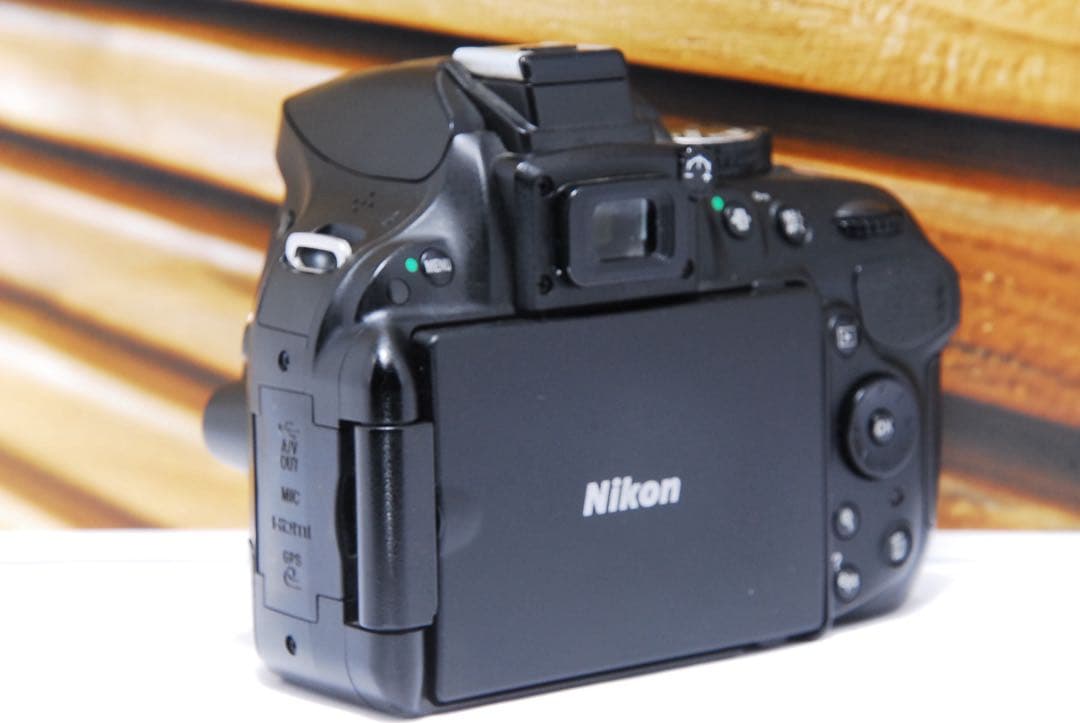 Nikon D5200⭐️スマホに転送♪⭐️初心者用⭐️自撮りラクラク 元箱付き