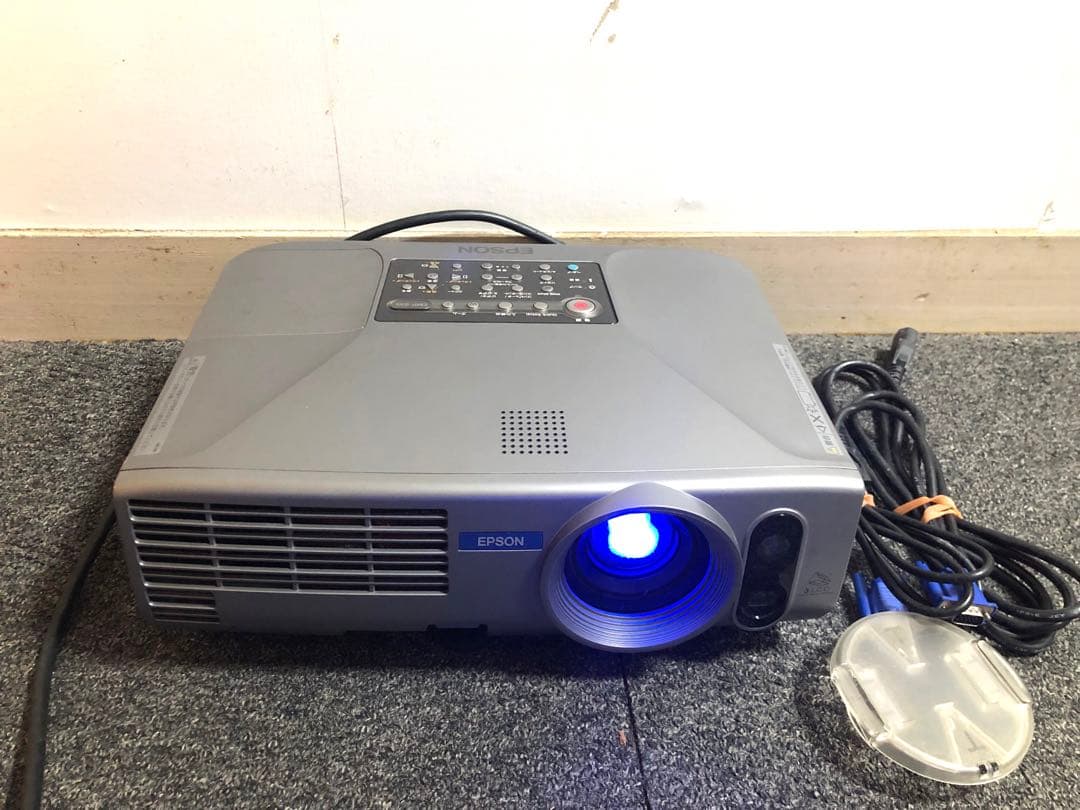 EPSON　EＭP-835　★3000ルーメン★ランプ使用15時間
