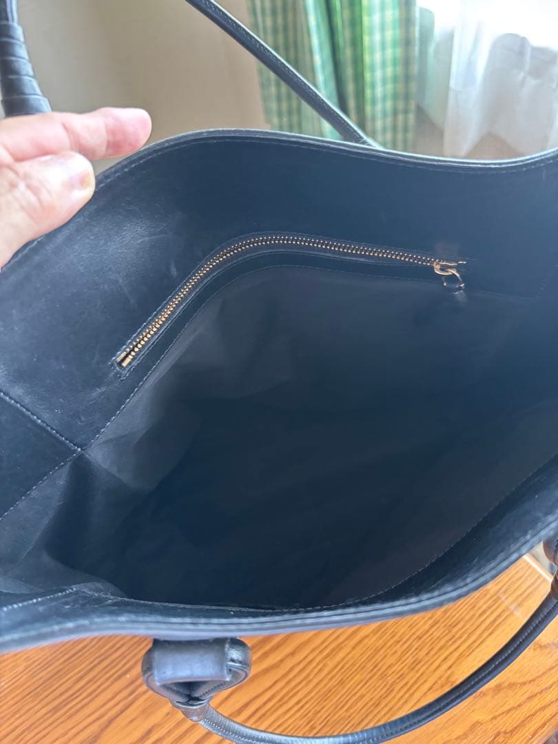 ボッティガベェネタ黒のトートバッグ