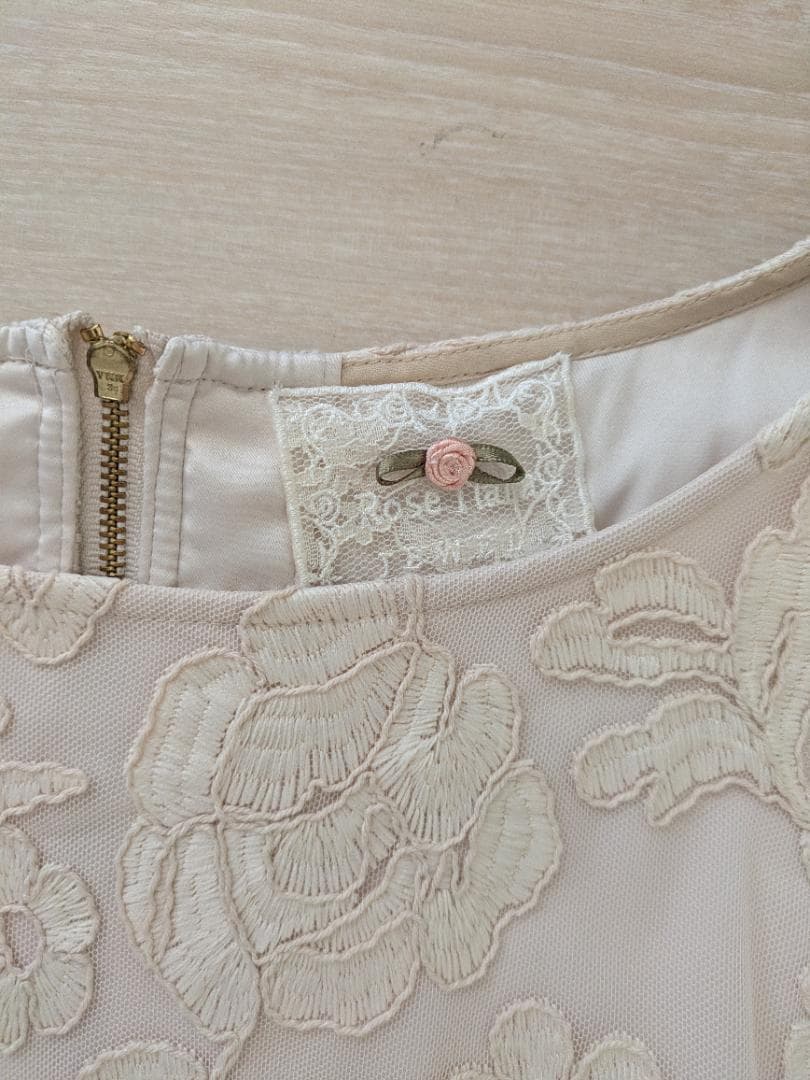 極美品 ローズティアラ 総レースワンピース 46 大きいサイズベージュ花柄 刺繍