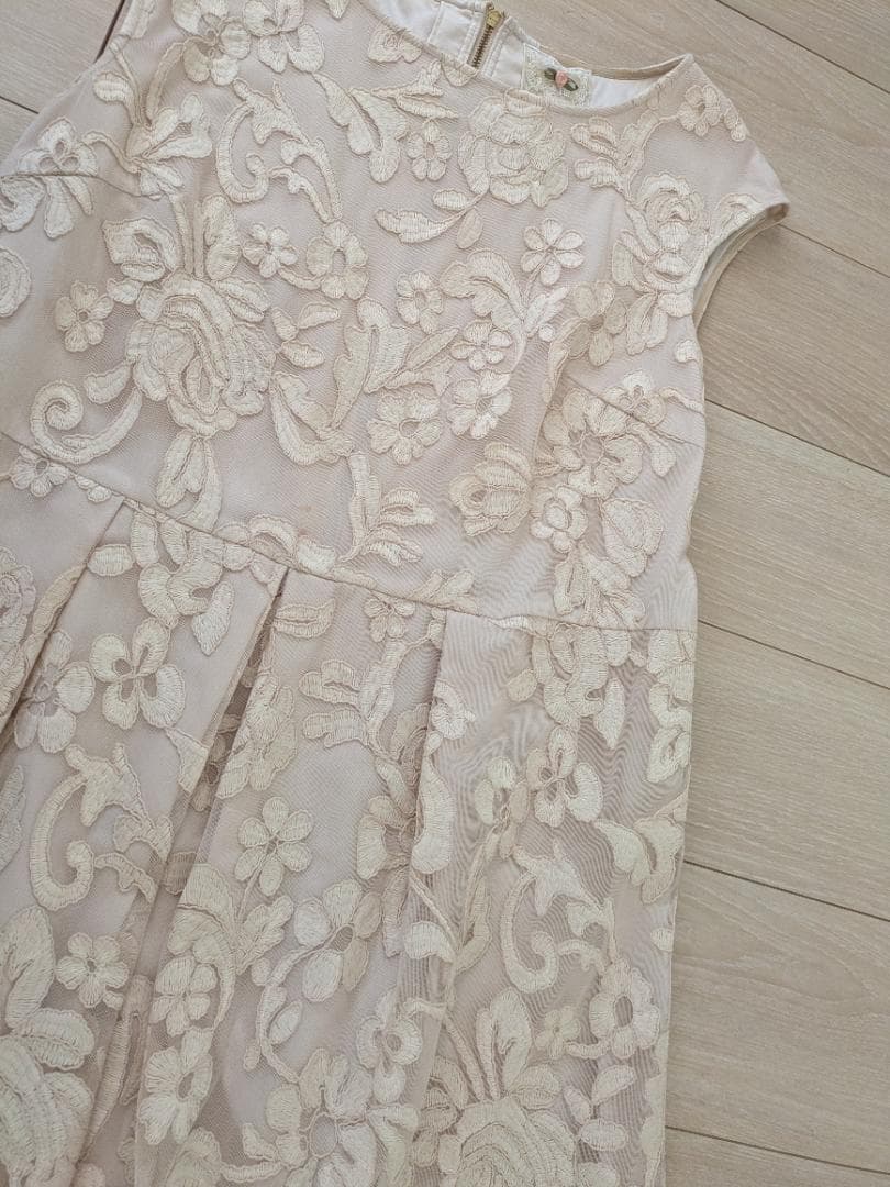 極美品 ローズティアラ 総レースワンピース 46 大きいサイズベージュ花柄 刺繍