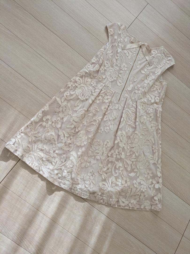 極美品 ローズティアラ 総レースワンピース 46 大きいサイズベージュ花柄 刺繍