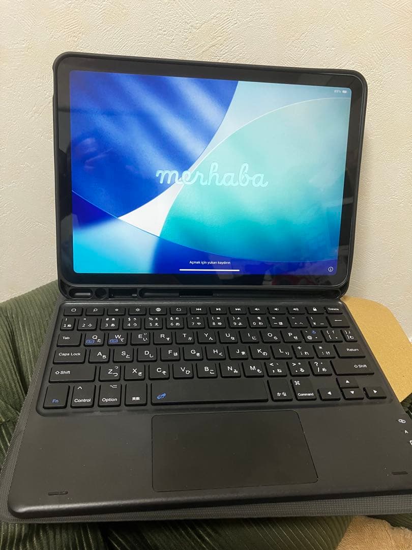 iPad Air 第5世代　キーボードケース、社外タッチペン付き