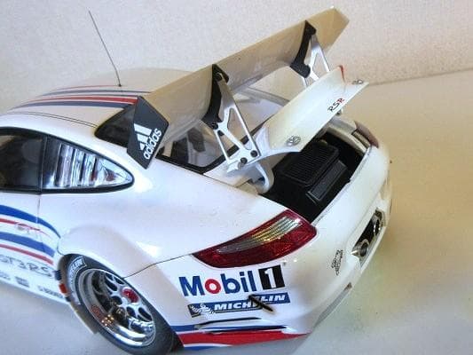 特価 AUTOart (1/18) ポルシェ 911(997) GT3 RSR
