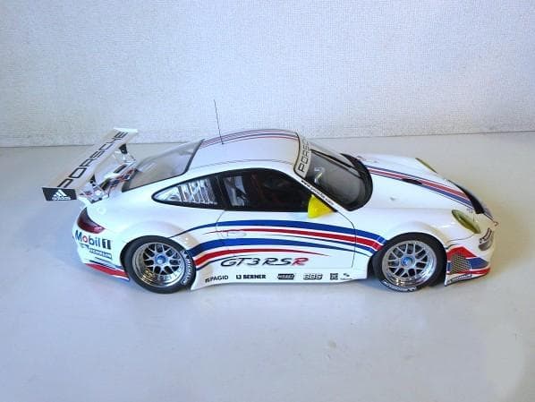 特価 AUTOart (1/18) ポルシェ 911(997) GT3 RSR