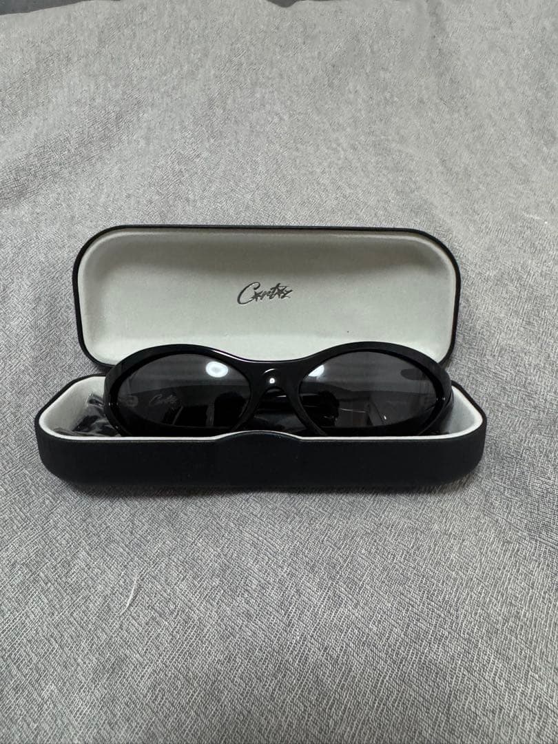 corteiz ブラック サングラス ケース付き