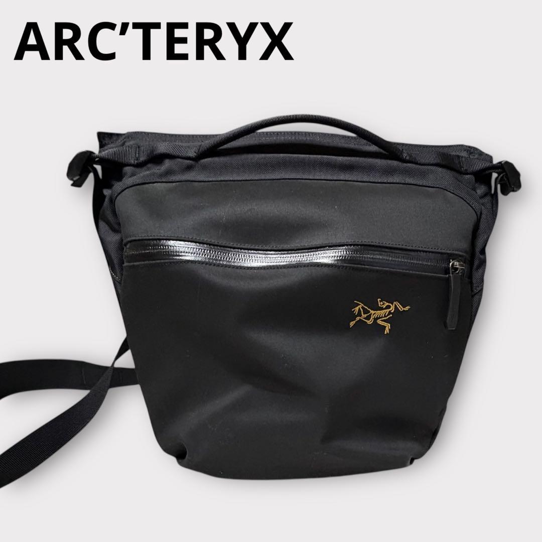 【アークテリクス】アロー8 ロゴ 刺繍 ショルダーバッグ 黒 止水ファスナー