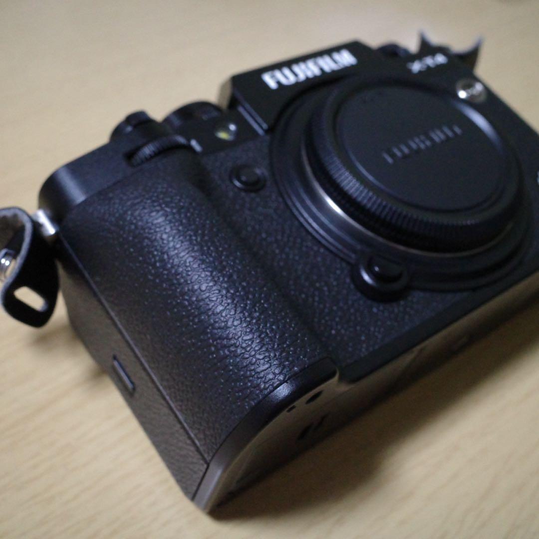 【美品】X-T4 本体　撮影回数2992回　ミラーレス一眼カメラ　オマケ付