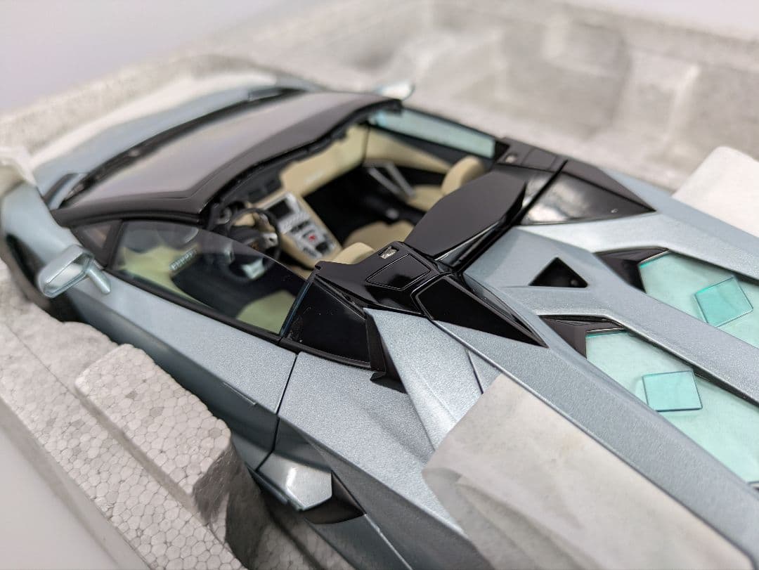 1/18 ミニカー オートアート ランボルギーニ アヴェンタドール ロードスター