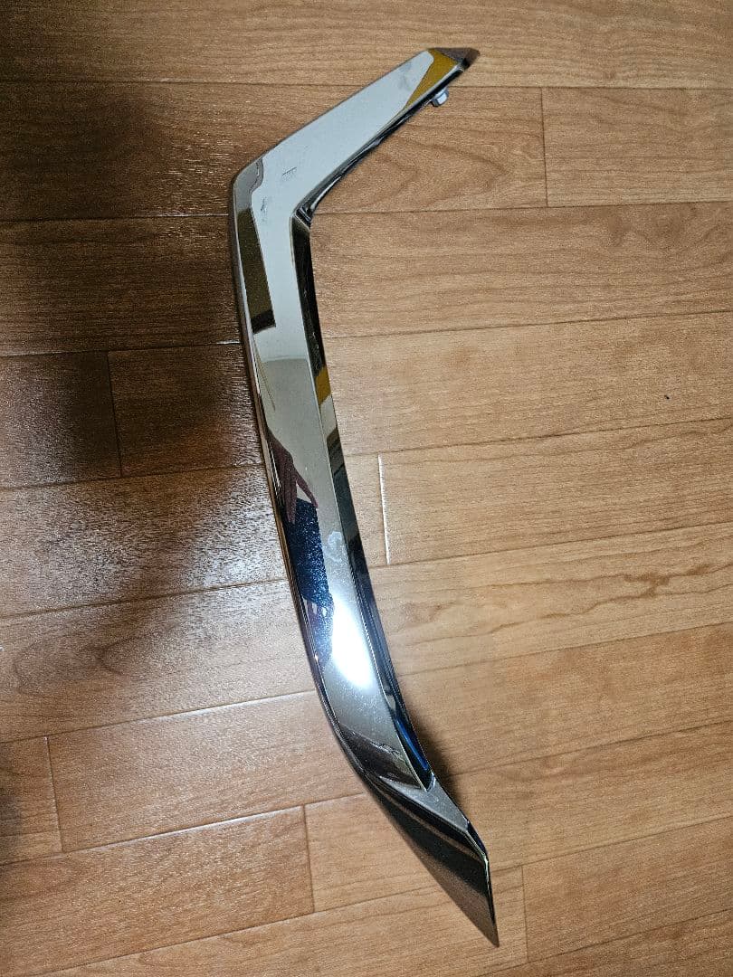 カローラクロス　フロントバンパー　メッキパーツ