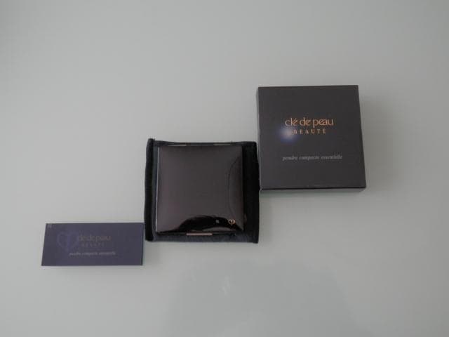 クレ・ド・ポーボーテ　プードルコンパクトエサンシエル　エレガントスリム