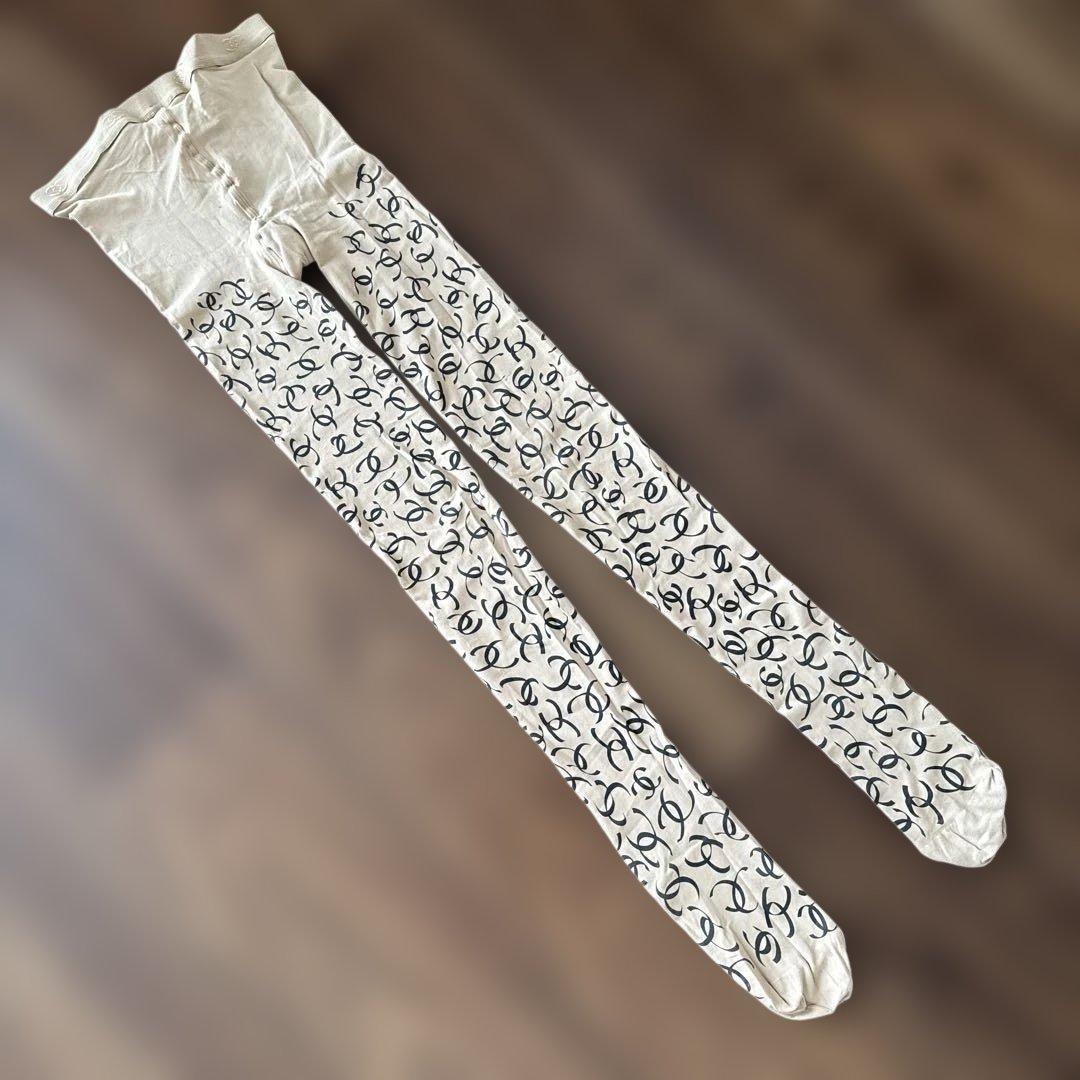 CHANELロゴプリントタイツ