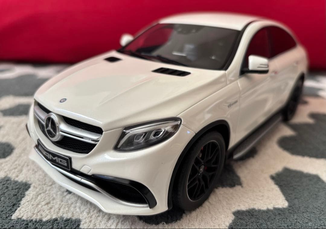 【限定品】1/18 メルセデス AMG GLE 63 S Coupe ミニカー