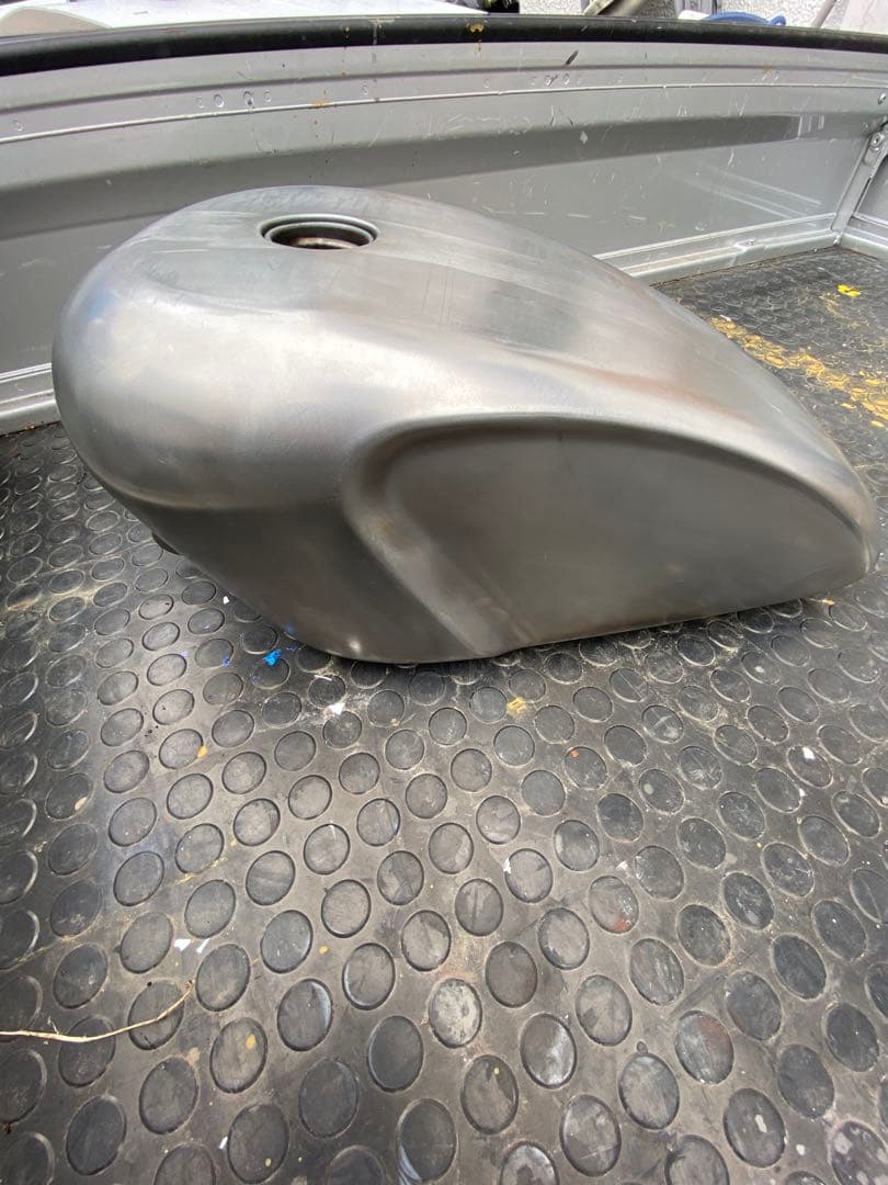 ハーレー　スポーツスター　キャブ用レガシータンク新品未使用小凹みあり　カスタム用