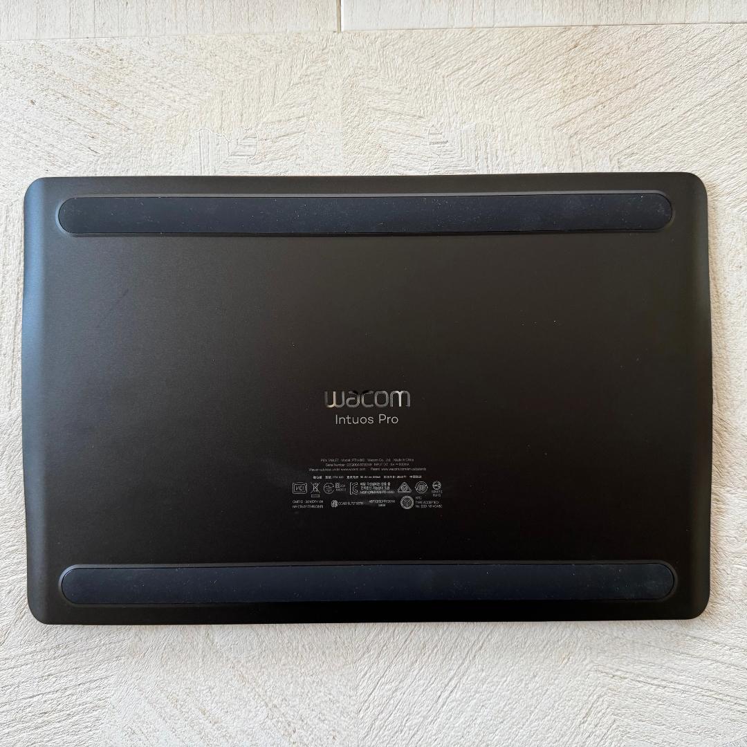 【未使用品】Wacom Intuos Pro Mサイズ PTH-660/K0