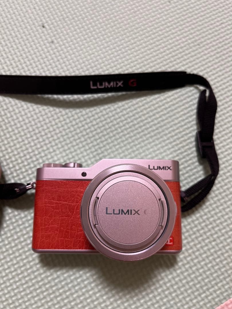 カメラ　Panasonic LUMIX DC-GF9W デジタル一眼レフ