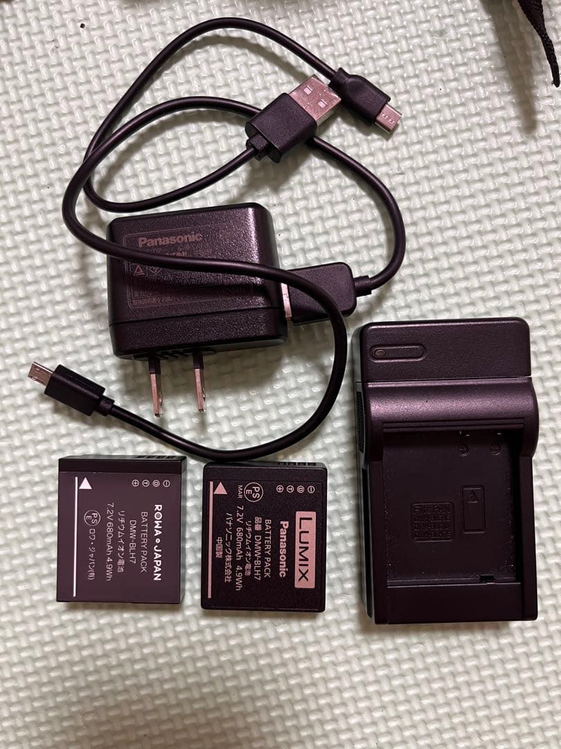 カメラ　Panasonic LUMIX DC-GF9W デジタル一眼レフ