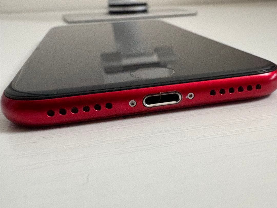 iPhone8 本体 レッド