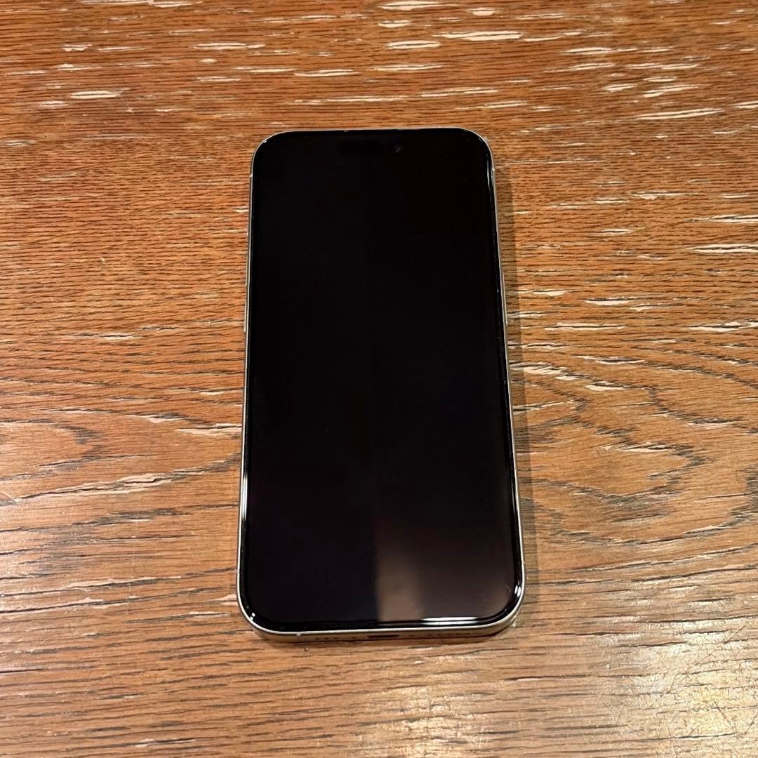 【美品】iPhone 15 Pro 256GB ホワイトチタニウム