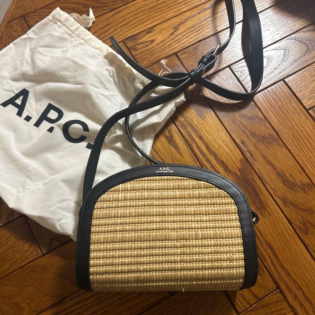 バッグ A.P.C mini Demi-Lune raffia crossbodybag