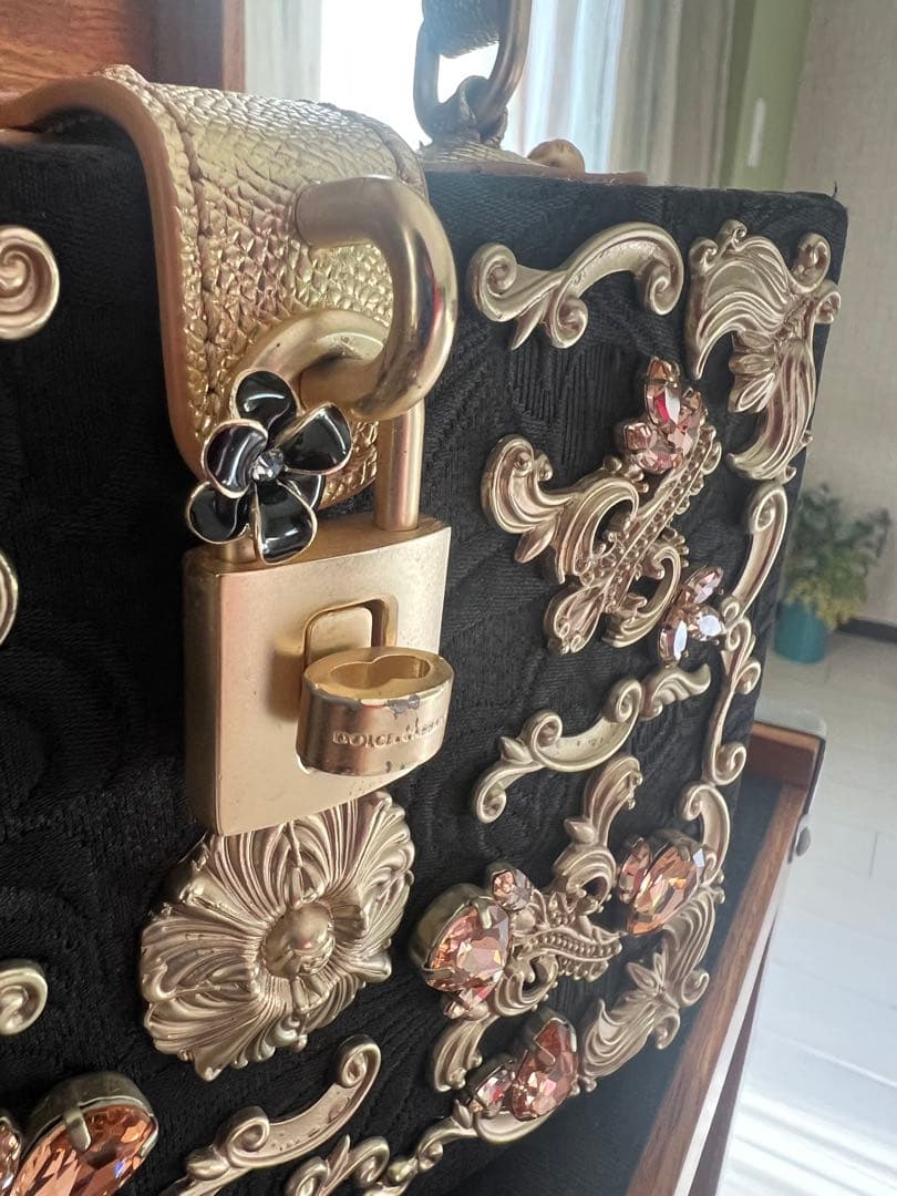 ドルチェ&ガーバーナ　装飾的な黒いパーティーバッグ