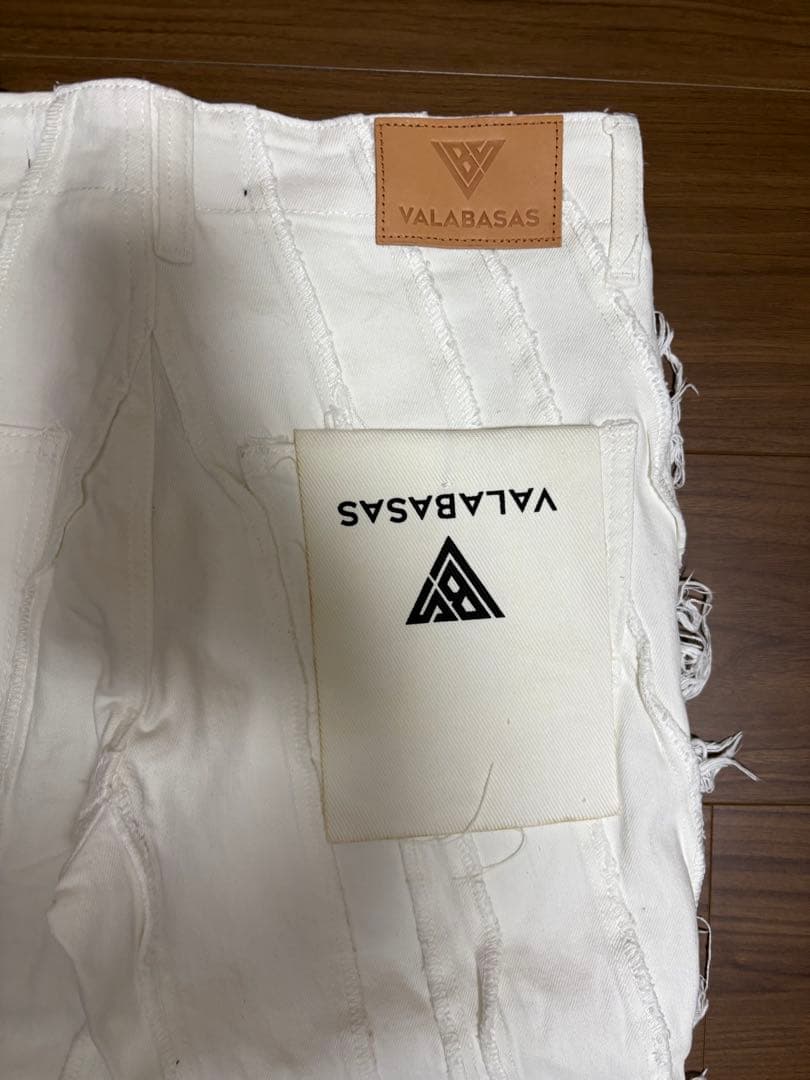 【新品】 VALABASAS フレアデニム ホワイト サイズ30 訳あり