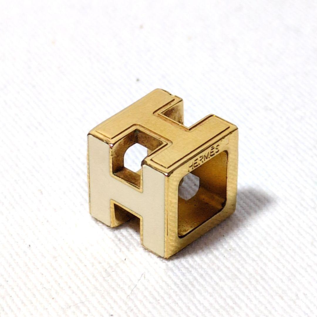 美品　エルメス　ゴールド×ベージュ系　カージュドアッシュ　Hキューブ　チャーム