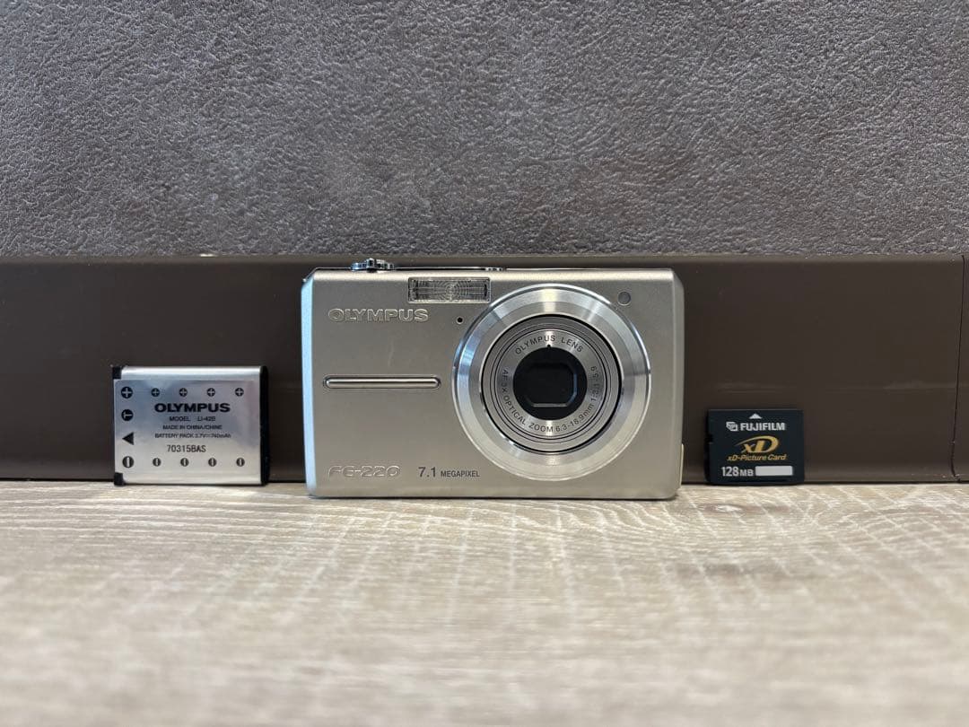 【極美品】OLYMPUS オリンパス FE-220 デジカメ