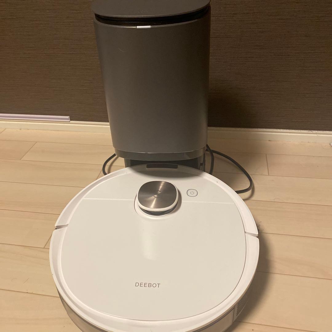 ECOVACS DEEBOT ロボット掃除機と充電ステーション