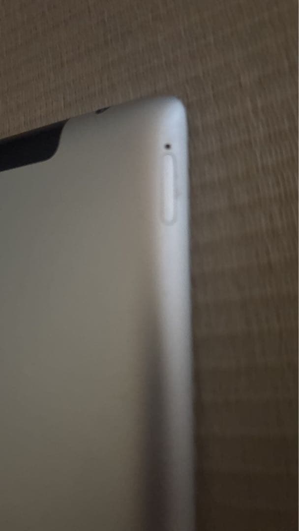 旧タイプ　Apple iPad シルバー 箱・説明書なし 容量56.1