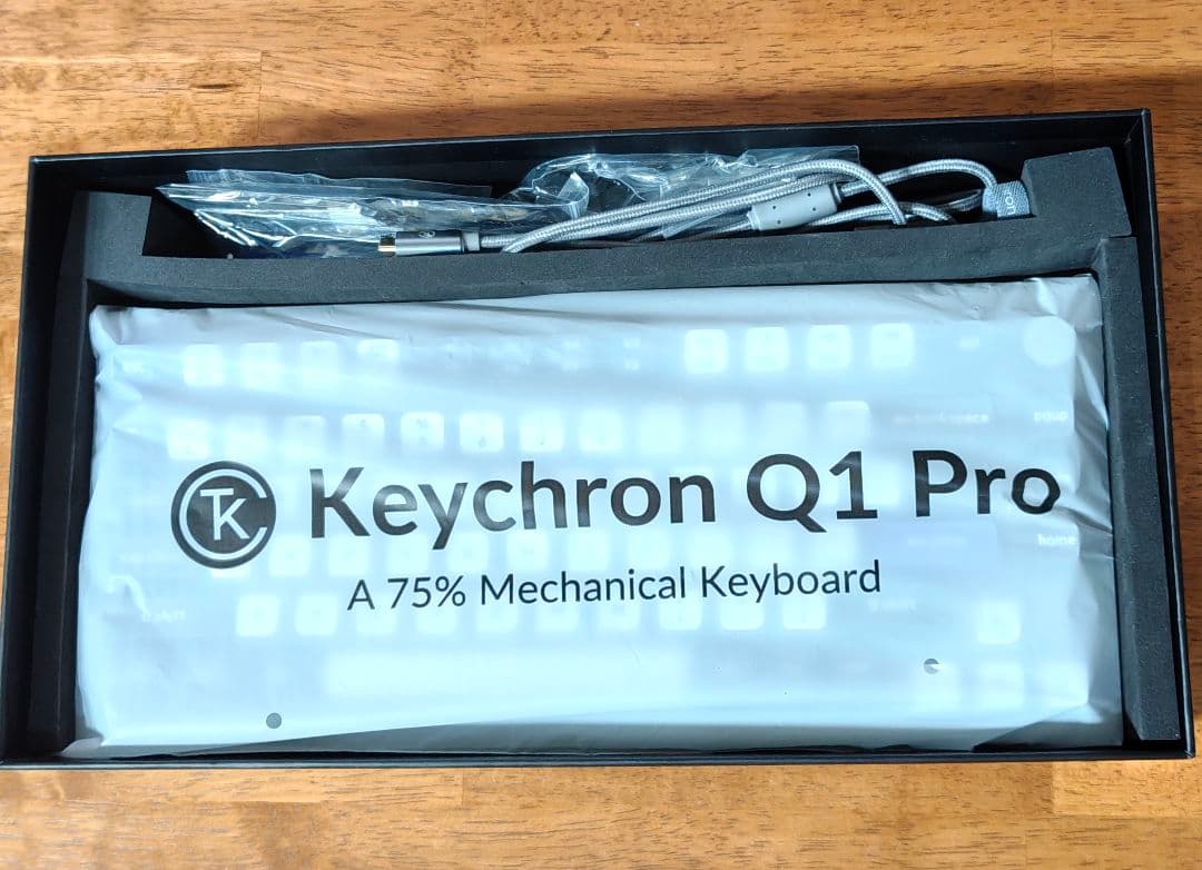 【美品】Keychron Q1 Pro USキーボード 赤軸リニア