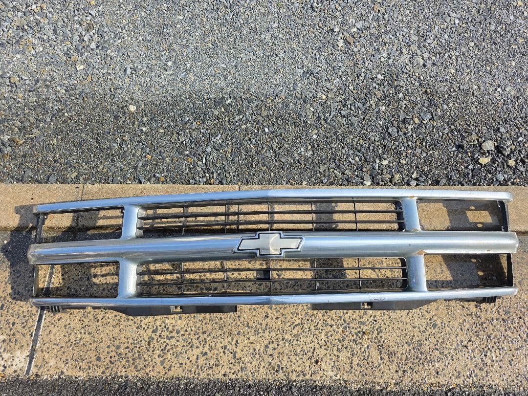 Sunnyさん専用 シボレー C1500 94up 純正グリル 純正ボウタイ