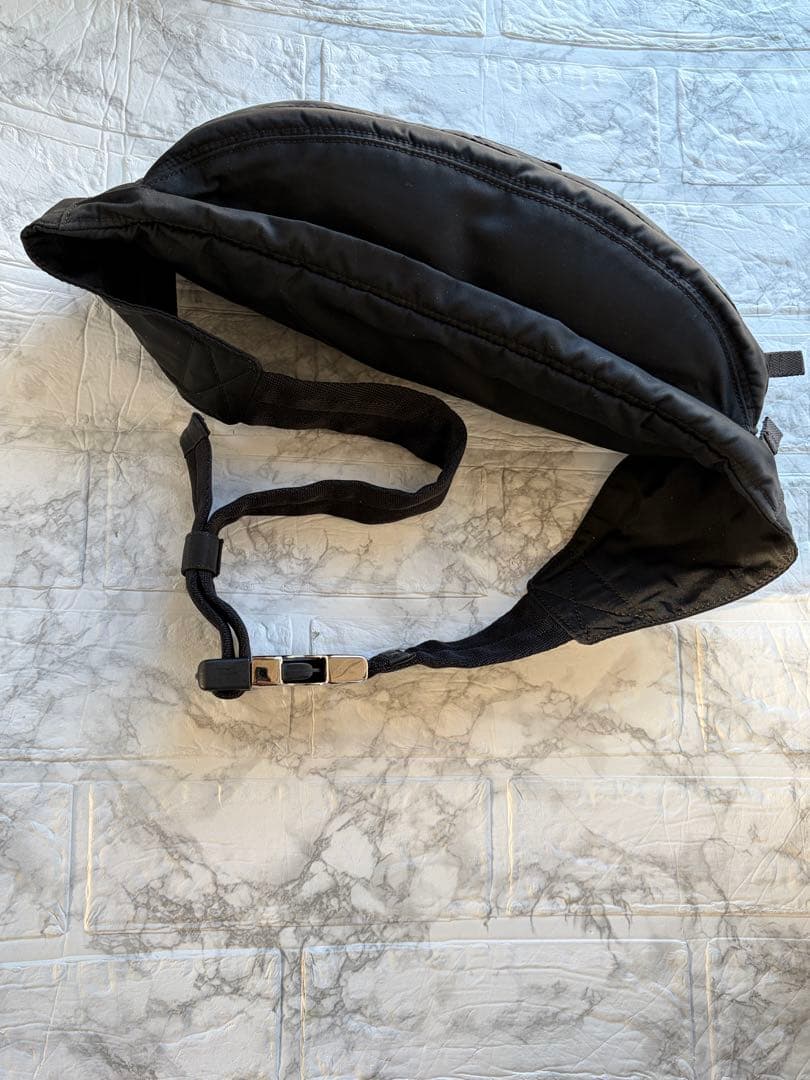 PRADA プラダ　ブラック ボディバッグ　ウエストポーチ　黒