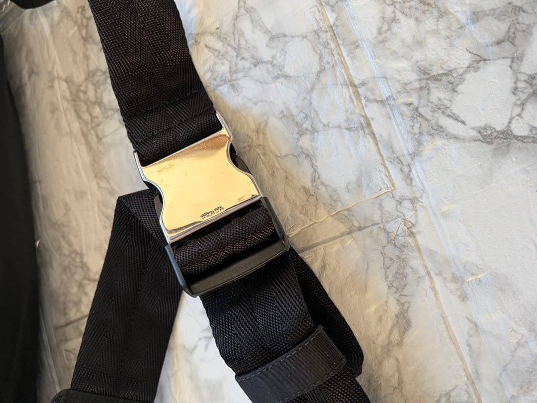 PRADA プラダ　ブラック ボディバッグ　ウエストポーチ　黒