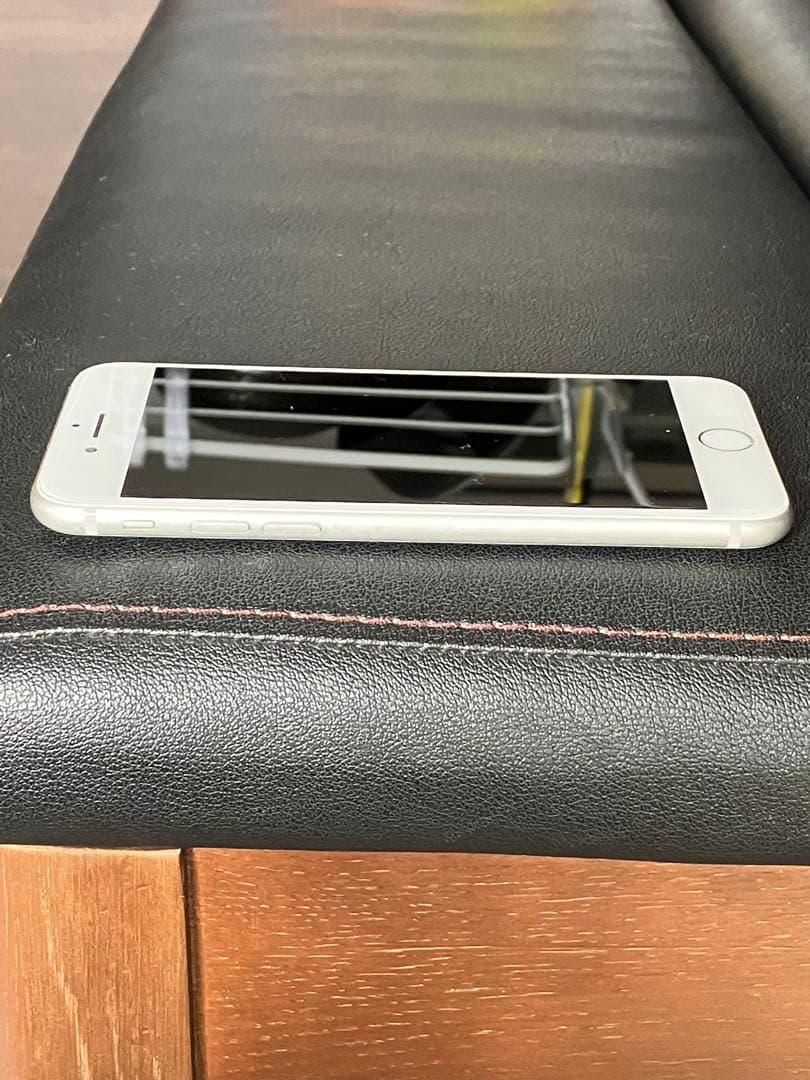 や*ま様 Apple iPhone 8 ホワイト 本体