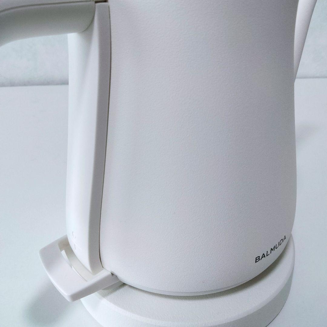 【中古美品】BALMUDA バルミューダ　電気ケトル　ホワイト 白　570