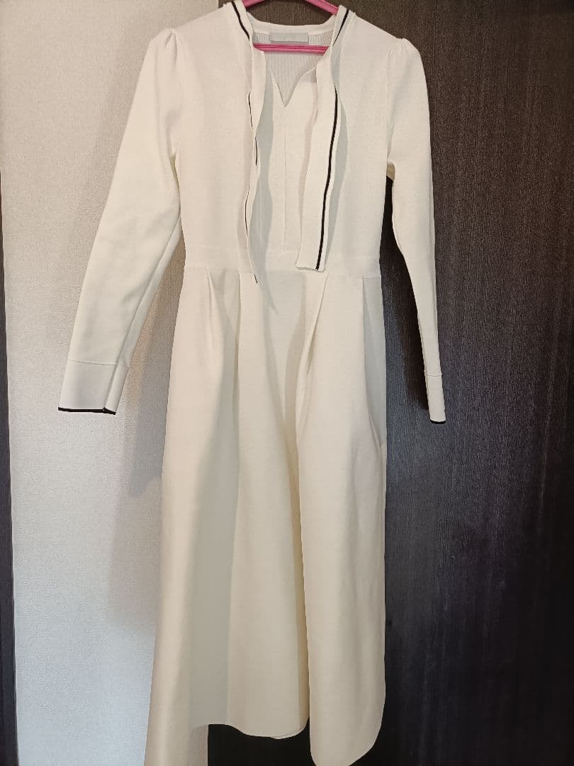 セルフォード　ホワイトリボン付きAラインドレス