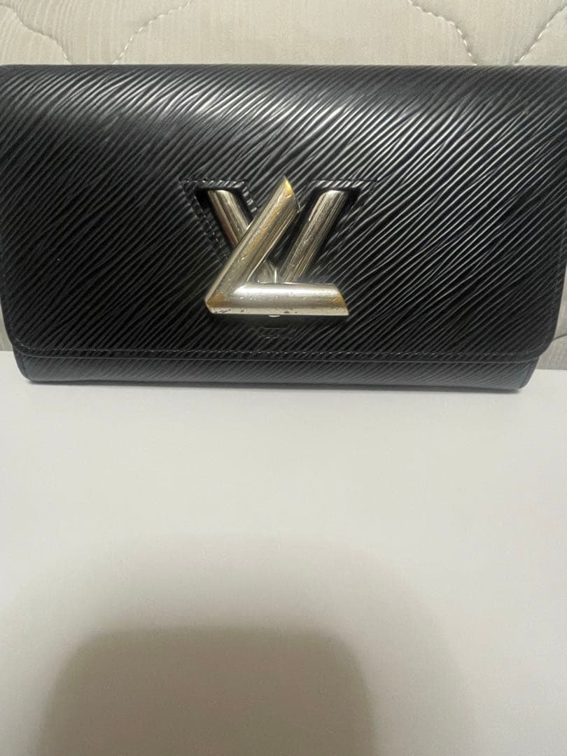 ルイヴィトン LOUIS VUITTON　財布　エピポルトフォイユ
