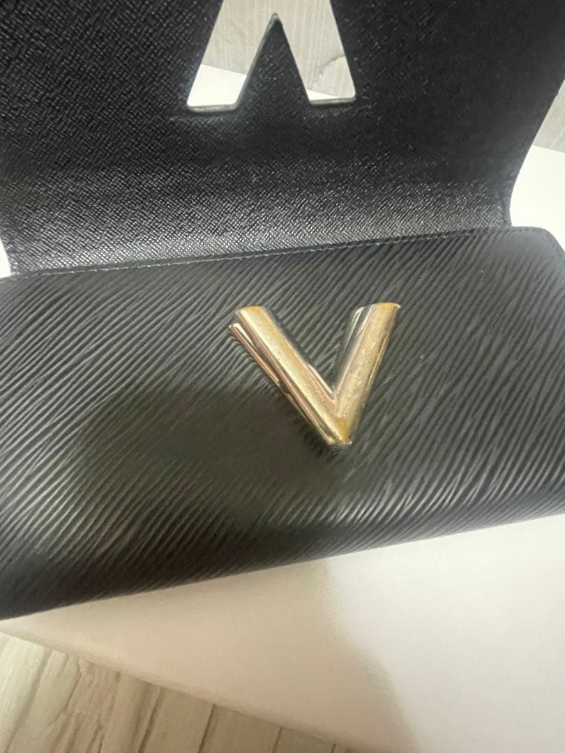 ルイヴィトン LOUIS VUITTON　財布　エピポルトフォイユ