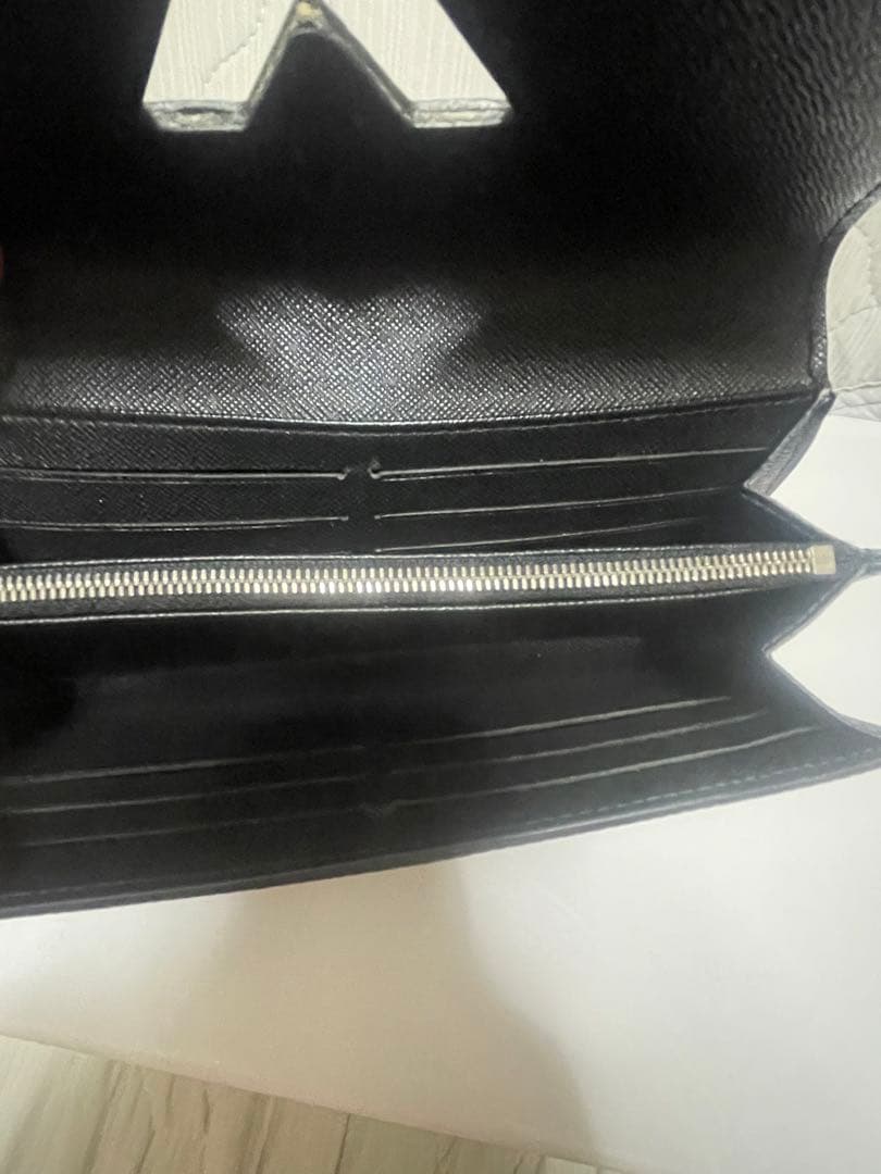 ルイヴィトン LOUIS VUITTON　財布　エピポルトフォイユ