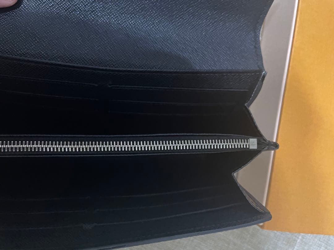 ルイヴィトン LOUIS VUITTON　財布　エピポルトフォイユ