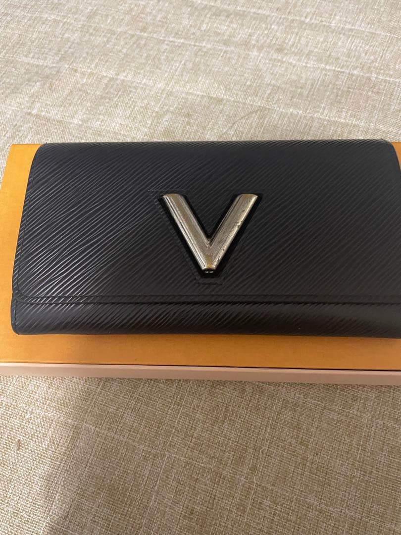 ルイヴィトン LOUIS VUITTON　財布　エピポルトフォイユ