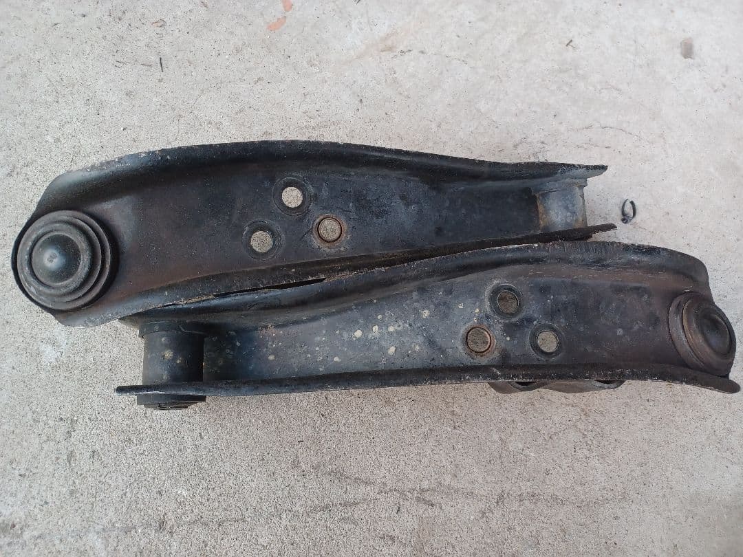 s13系　純正ロアアーム